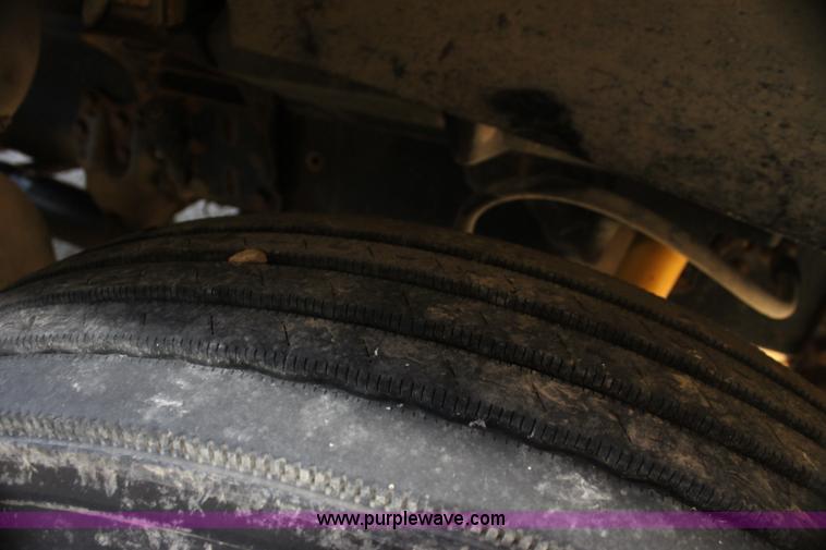 image for item H7292 1993 Ford LTS9000 semi truck