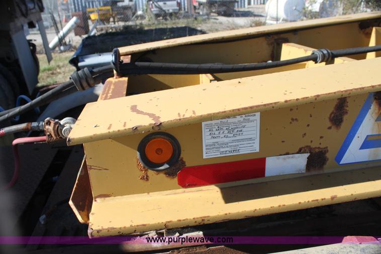 image for item H7293 1997 Eager Beaver 50 ton lowboy trailer