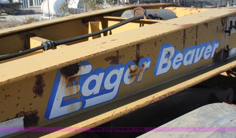 image for item H7293 1997 Eager Beaver 50 ton lowboy trailer