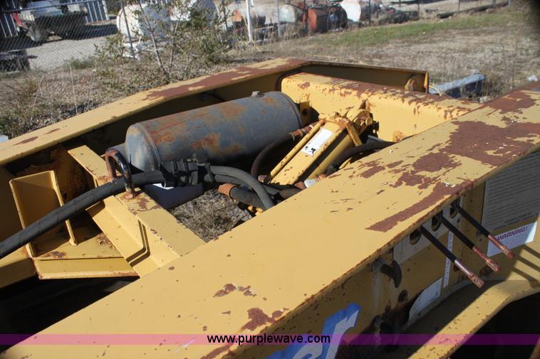 image for item H7293 1997 Eager Beaver 50 ton lowboy trailer