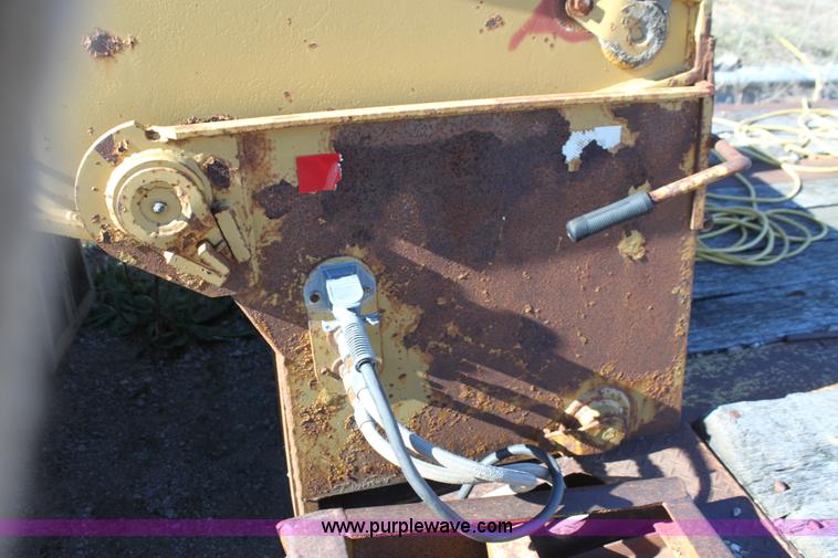 image for item H7293 1997 Eager Beaver 50 ton lowboy trailer