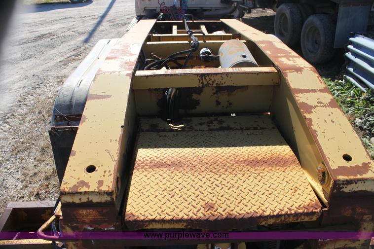 image for item H7293 1997 Eager Beaver 50 ton lowboy trailer