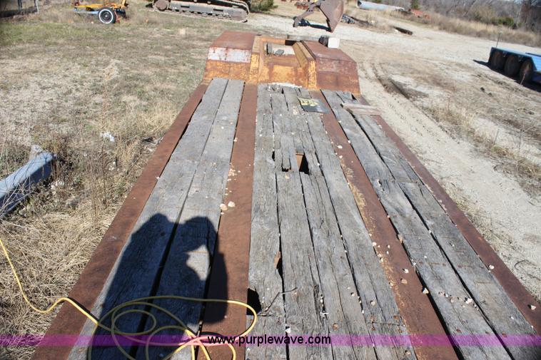 image for item H7293 1997 Eager Beaver 50 ton lowboy trailer