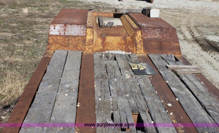 image for item H7293 1997 Eager Beaver 50 ton lowboy trailer