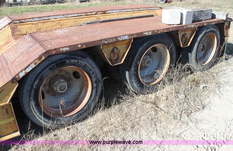 image for item H7293 1997 Eager Beaver 50 ton lowboy trailer