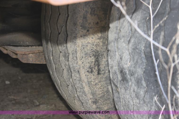 image for item H7293 1997 Eager Beaver 50 ton lowboy trailer