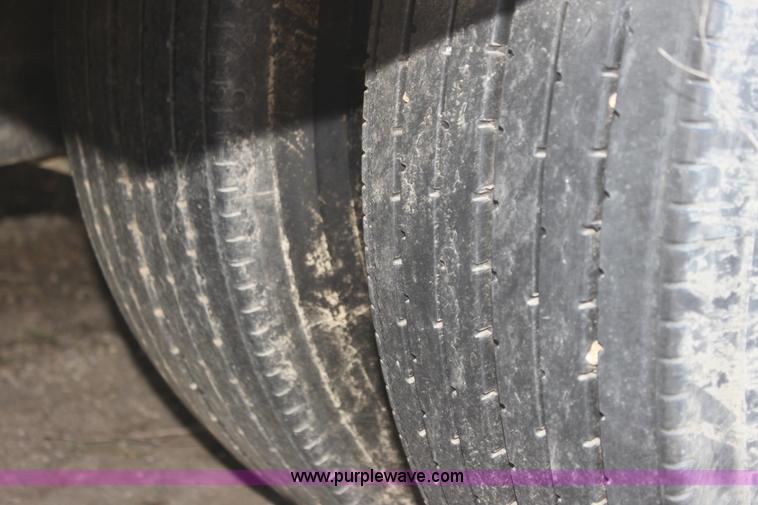 image for item H7293 1997 Eager Beaver 50 ton lowboy trailer