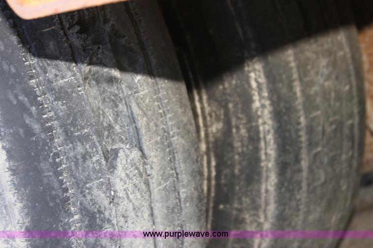 image for item H7293 1997 Eager Beaver 50 ton lowboy trailer