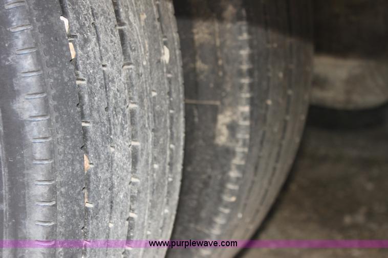 image for item H7293 1997 Eager Beaver 50 ton lowboy trailer