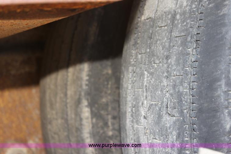 image for item H7293 1997 Eager Beaver 50 ton lowboy trailer