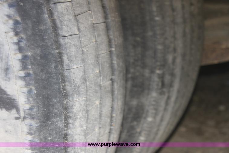 image for item H7293 1997 Eager Beaver 50 ton lowboy trailer