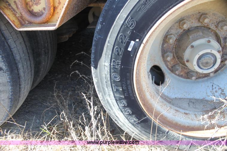 image for item H7293 1997 Eager Beaver 50 ton lowboy trailer