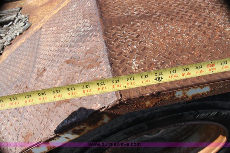 image for item H7293 1997 Eager Beaver 50 ton lowboy trailer