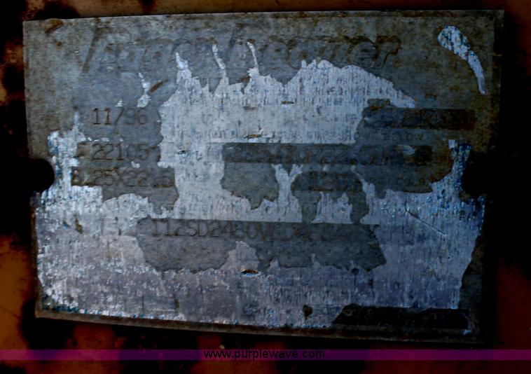 image for item H7293 1997 Eager Beaver 50 ton lowboy trailer