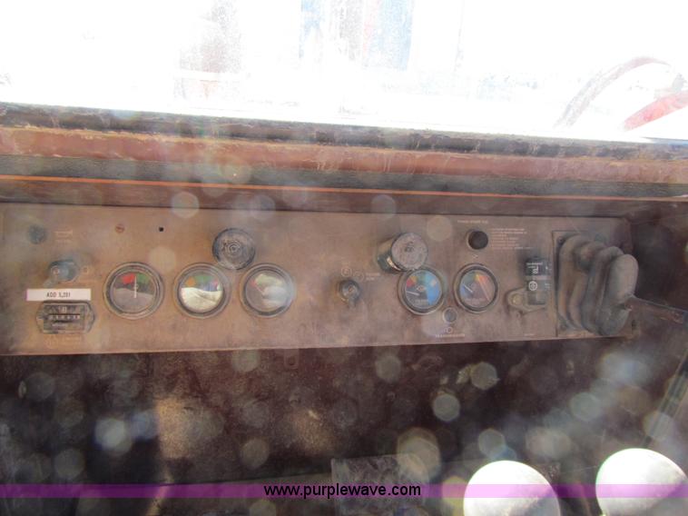 image for item H7295 1990 Case 1155E track loader