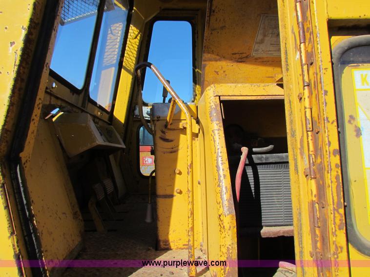 image for item H7296 1974 Caterpillar 955L track loader