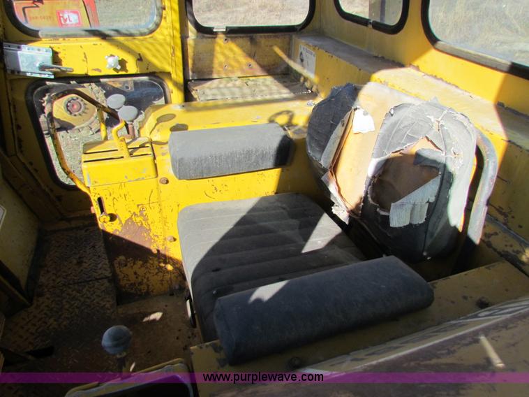 image for item H7296 1974 Caterpillar 955L track loader