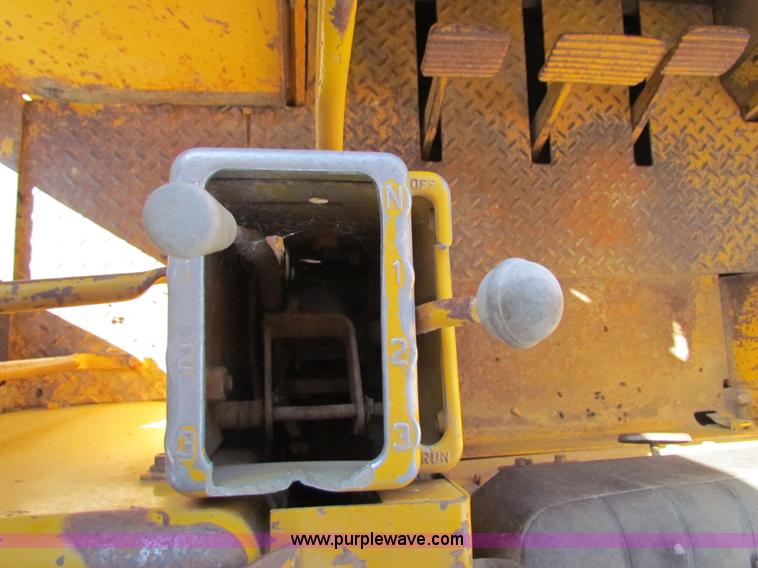 image for item H7296 1974 Caterpillar 955L track loader