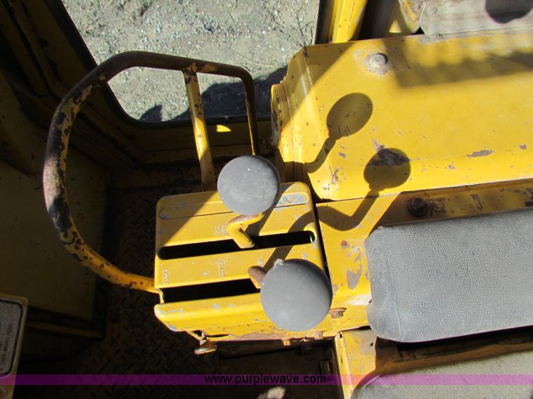 image for item H7296 1974 Caterpillar 955L track loader