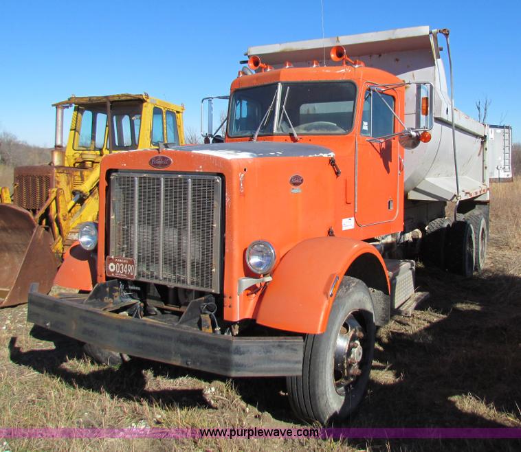 image for item H7297 1985 Peterbilt 349 dump truck