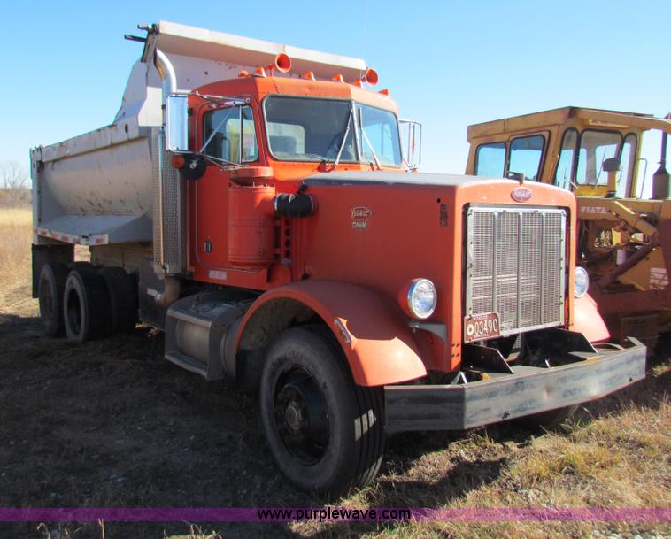 image for item H7297 1985 Peterbilt 349 dump truck