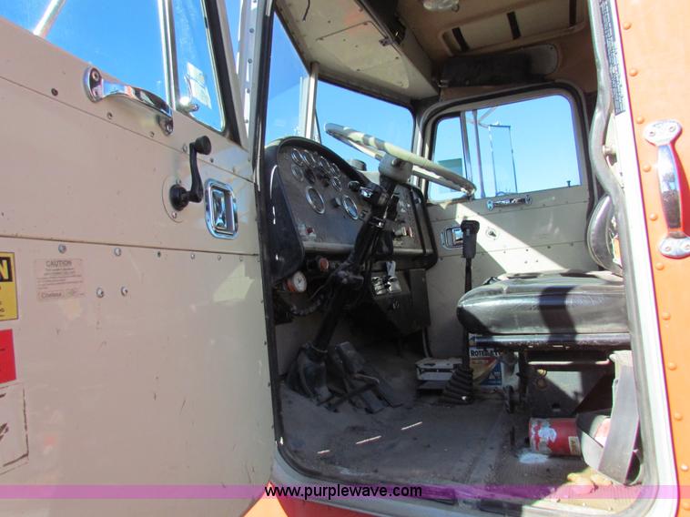 image for item H7297 1985 Peterbilt 349 dump truck