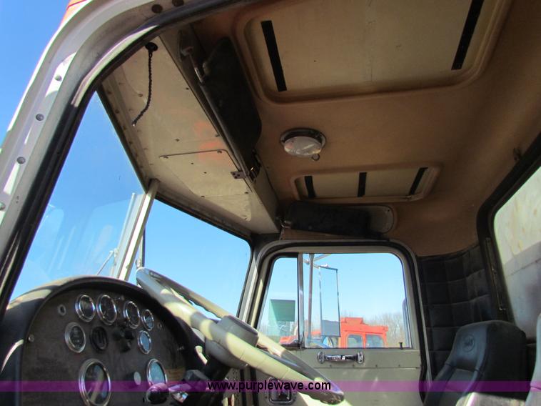 image for item H7297 1985 Peterbilt 349 dump truck