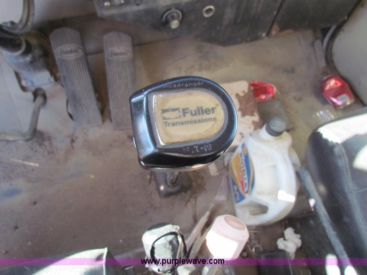 image for item H7297 1985 Peterbilt 349 dump truck