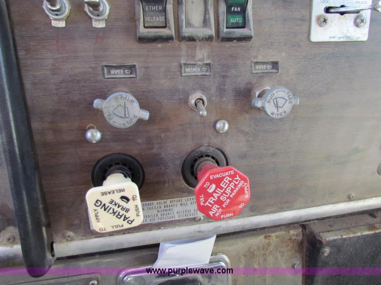 image for item H7297 1985 Peterbilt 349 dump truck