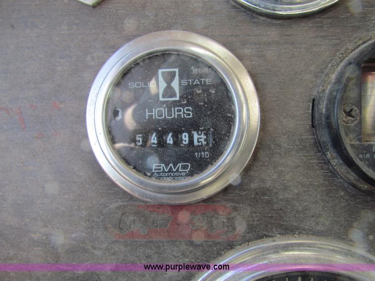 image for item H7297 1985 Peterbilt 349 dump truck