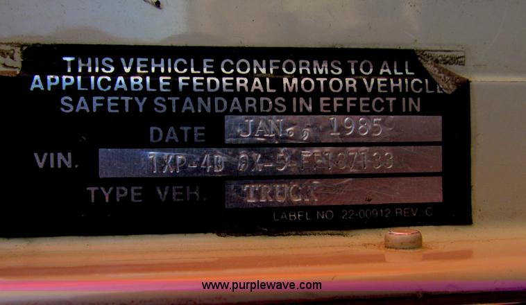 image for item H7297 1985 Peterbilt 349 dump truck