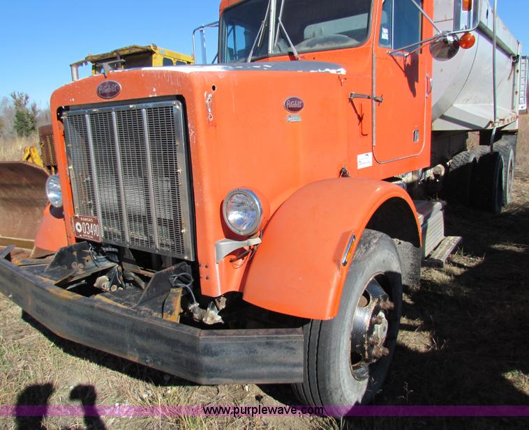 image for item H7297 1985 Peterbilt 349 dump truck