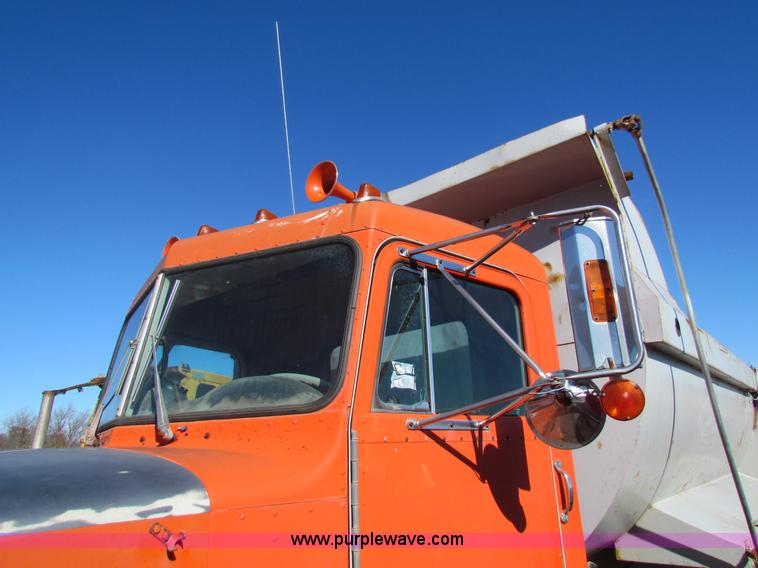 image for item H7297 1985 Peterbilt 349 dump truck