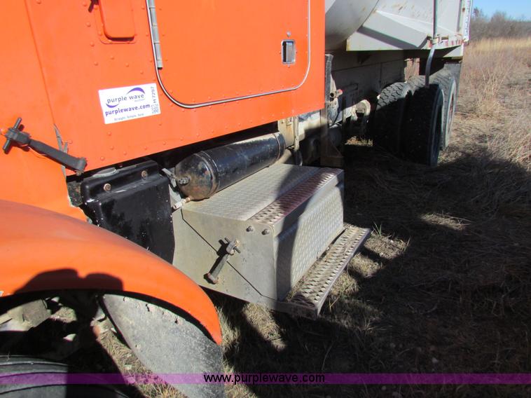 image for item H7297 1985 Peterbilt 349 dump truck