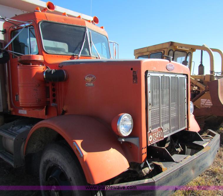image for item H7297 1985 Peterbilt 349 dump truck