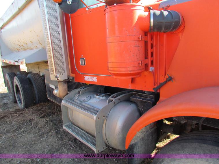 image for item H7297 1985 Peterbilt 349 dump truck