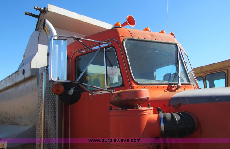 image for item H7297 1985 Peterbilt 349 dump truck