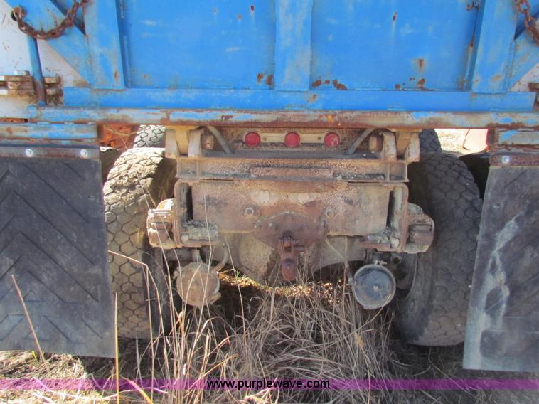 image for item H7297 1985 Peterbilt 349 dump truck