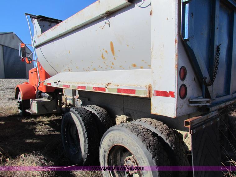 image for item H7297 1985 Peterbilt 349 dump truck