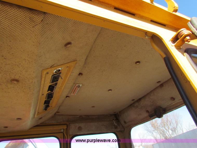 image for item H7298 1991 Fiat-Allis 10C dozer