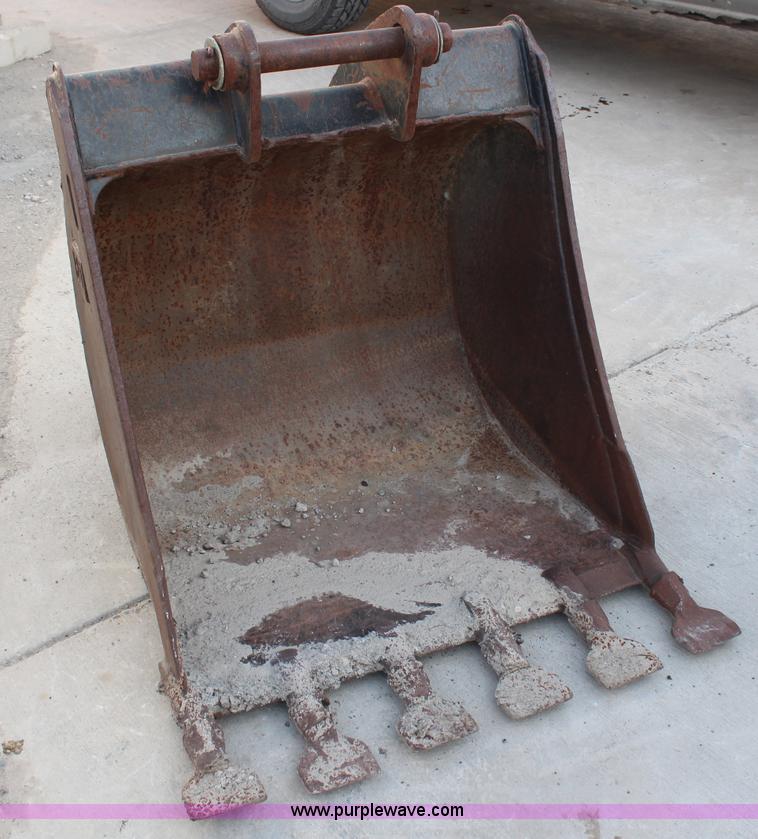 image for item H7827 Caterpillar 36" backhoe bucket