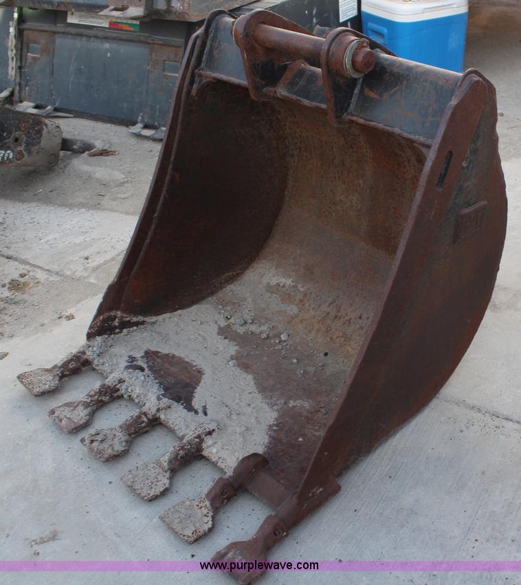 image for item H7827 Caterpillar 36" backhoe bucket