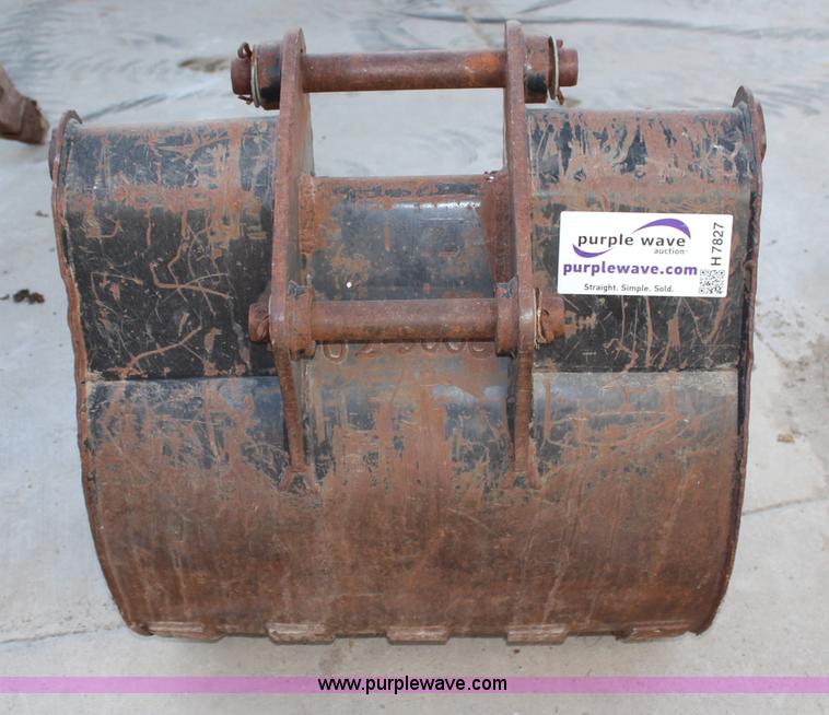 image for item H7827 Caterpillar 36" backhoe bucket