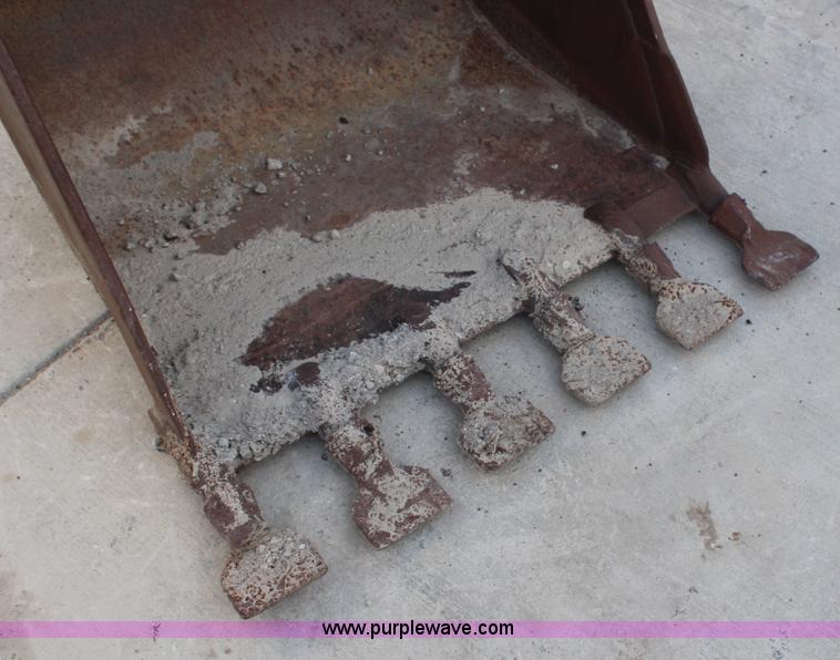 image for item H7827 Caterpillar 36" backhoe bucket