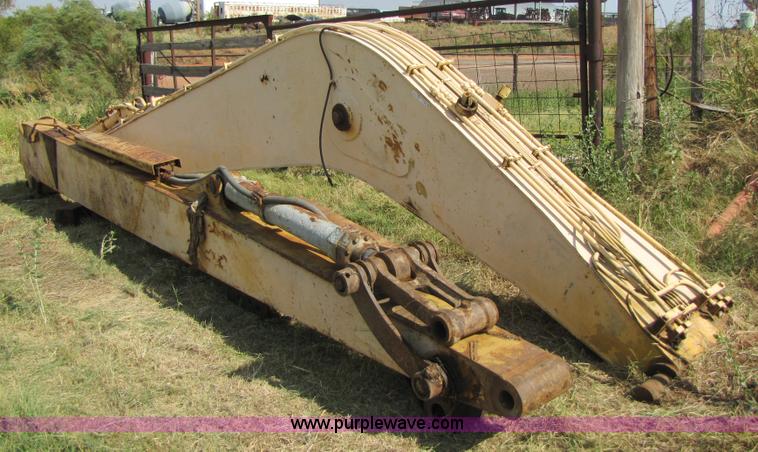 image for item H8287 Komatsu PC220LC 59'9" long reach boom and stick