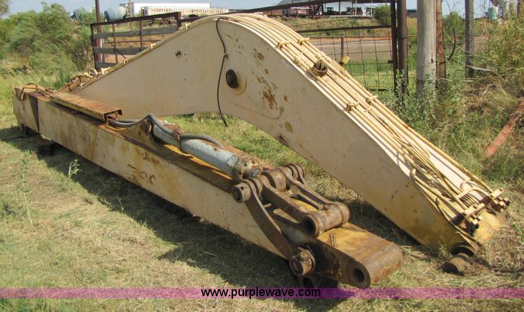 image for item H8287 Komatsu PC220LC 59'9" long reach boom and stick