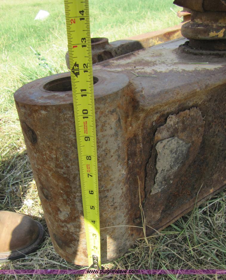 image for item H8287 Komatsu PC220LC 59'9" long reach boom and stick