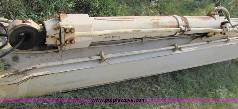 image for item H8287 Komatsu PC220LC 59'9" long reach boom and stick