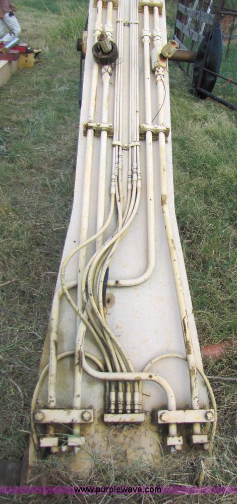 image for item H8287 Komatsu PC220LC 59'9" long reach boom and stick