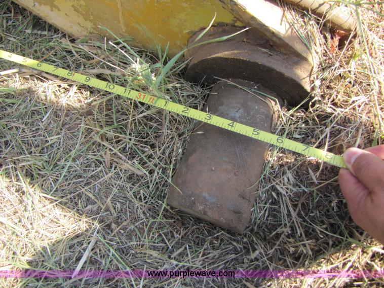 image for item H8287 Komatsu PC220LC 59'9" long reach boom and stick